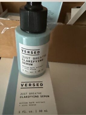 Versed Just Breathe Clarifying Serum - Light Blue